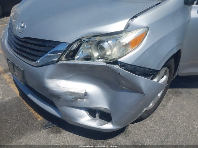 2014 Toyota Sienna Le V6 8 Passenger მანქანა იყიდება აუქციონზე, vin: 5TDKK3DC0ES497726, აუქციონის ნომერი: 45970441
