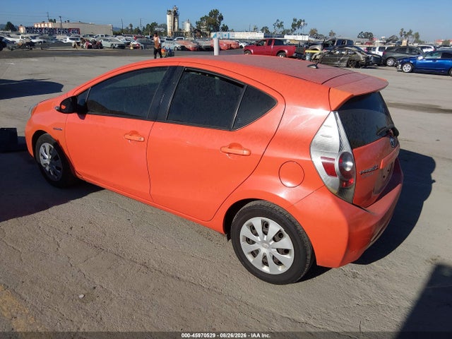 45970529 :رقم المزاد ، JTDKDTB30D1047048 vin ، 2013 Toyota Prius C Two مزاد بيع