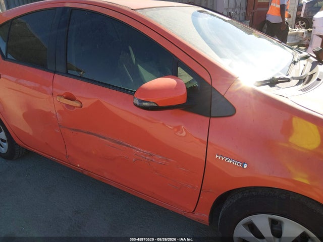 45970529 :رقم المزاد ، JTDKDTB30D1047048 vin ، 2013 Toyota Prius C Two مزاد بيع