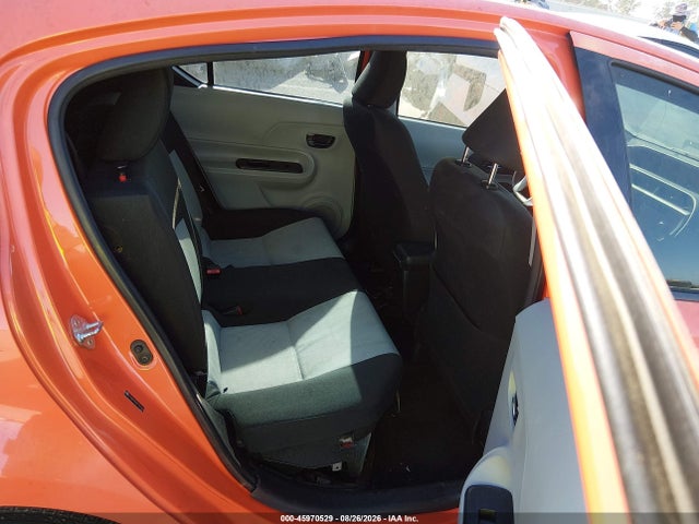 45970529 :رقم المزاد ، JTDKDTB30D1047048 vin ، 2013 Toyota Prius C Two مزاد بيع