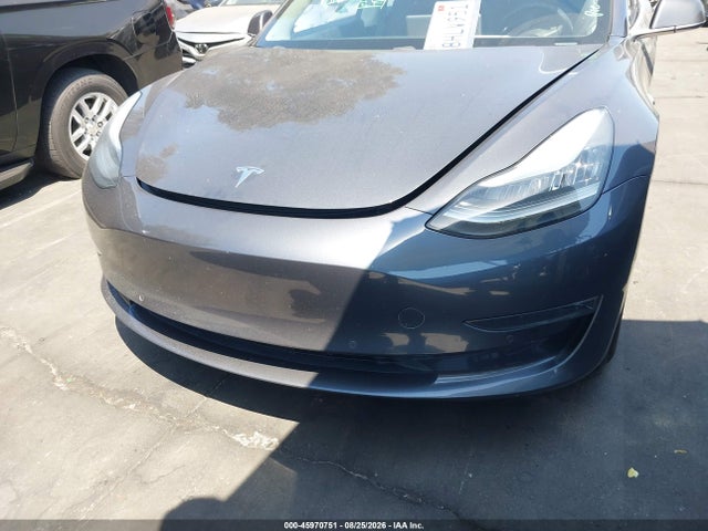 Tesla Model 3 Long Range/mid Range 2018 5YJ3E1EA5JF163087 Image 13