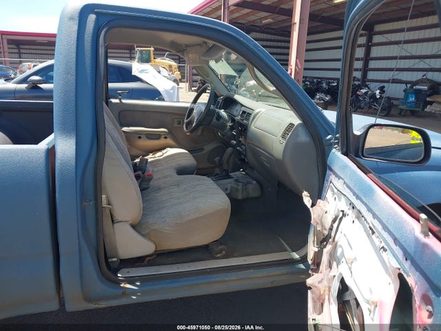 2002 Toyota Tacoma მანქანა იყიდება აუქციონზე, vin: 5TEPM62N12Z883690, აუქციონის ნომერი: 45971050