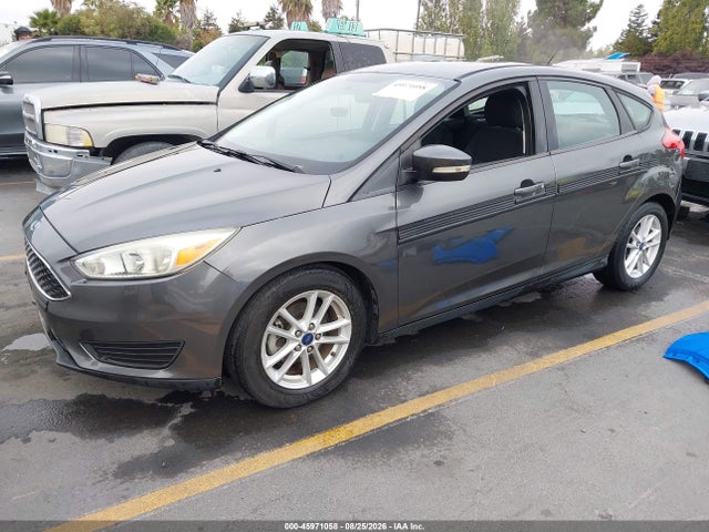 Ford FOCUS SE 2017 1FADP3K26HL206534 Image 2