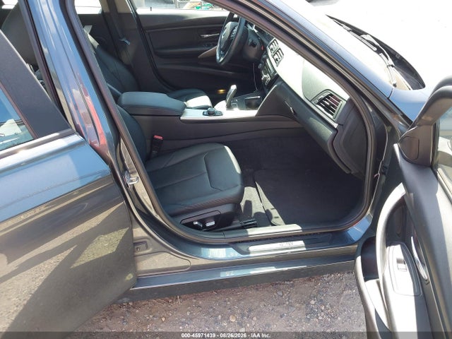 45971439 :رقم المزاد ، WBA8E5G58GNT93081 vin ، 2016 Bmw 320i Xdrive مزاد بيع