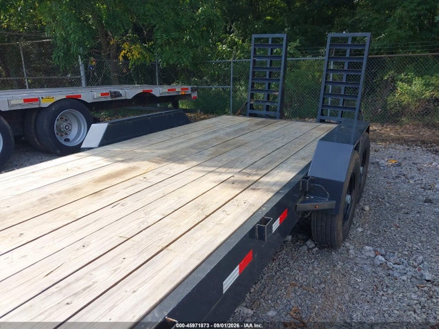 Продажа на аукционе авто 2025 Trailer Hillcrest Trailers), vin: 7X8BE2025SS001991, номер лота: 45971873