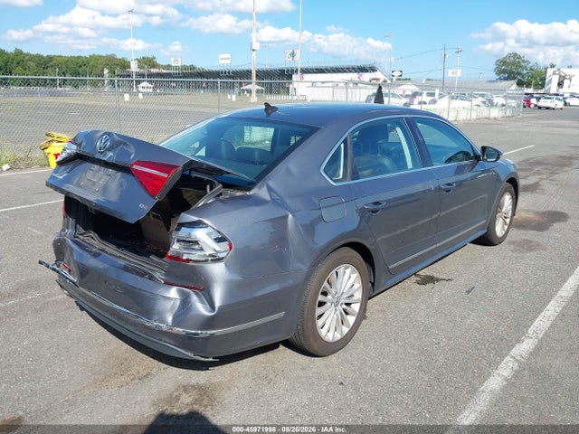 2016 Volkswagen Passat 1.8t Se მანქანა იყიდება აუქციონზე, vin: 1VWBT7A38GC031780, აუქციონის ნომერი: 45971998