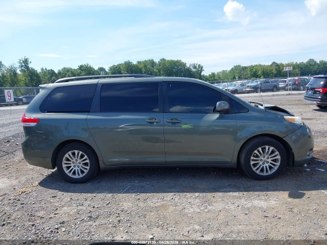 45972139 :رقم المزاد ، 5TDYK3DC9DS365136 vin ، 2013 Toyota Sienna Xle V6 8 Passenger مزاد بيع