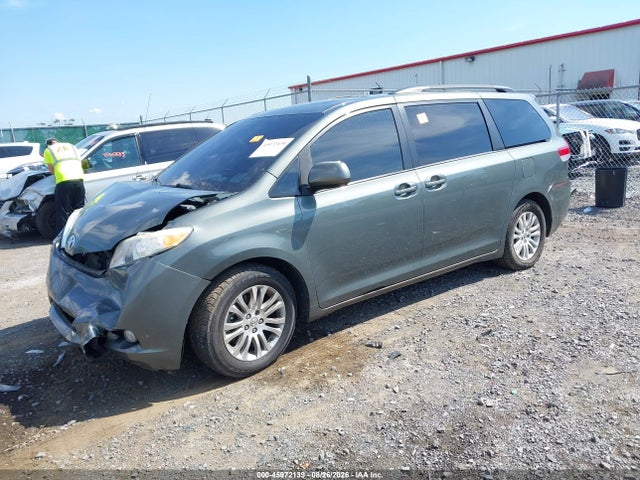 45972139 :رقم المزاد ، 5TDYK3DC9DS365136 vin ، 2013 Toyota Sienna Xle V6 8 Passenger مزاد بيع
