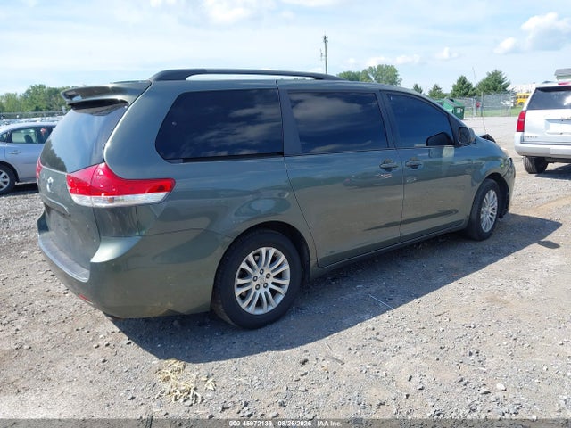 45972139 :رقم المزاد ، 5TDYK3DC9DS365136 vin ، 2013 Toyota Sienna Xle V6 8 Passenger مزاد بيع