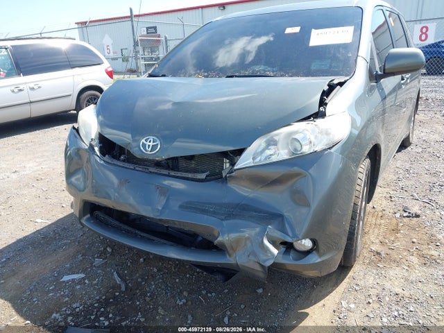 45972139 :رقم المزاد ، 5TDYK3DC9DS365136 vin ، 2013 Toyota Sienna Xle V6 8 Passenger مزاد بيع