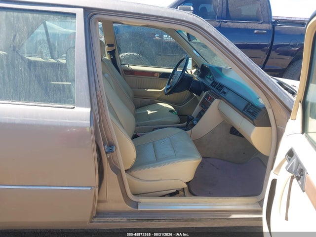 Продажа на аукционе авто 1992 Mercedes-benz 300 E, vin: WDBEA30D6NB602581, номер лота: 45972365