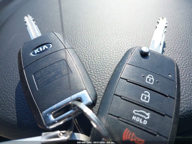 45972390 :رقم المزاد ، 3KPFL4A75HE143081 vin ، 2017 Kia Forte Lx مزاد بيع