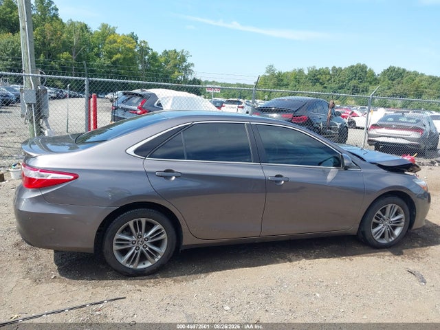 45972501 :رقم المزاد ، 4T1BF1FK0FU019411 vin ، 2015 Toyota Camry Se مزاد بيع