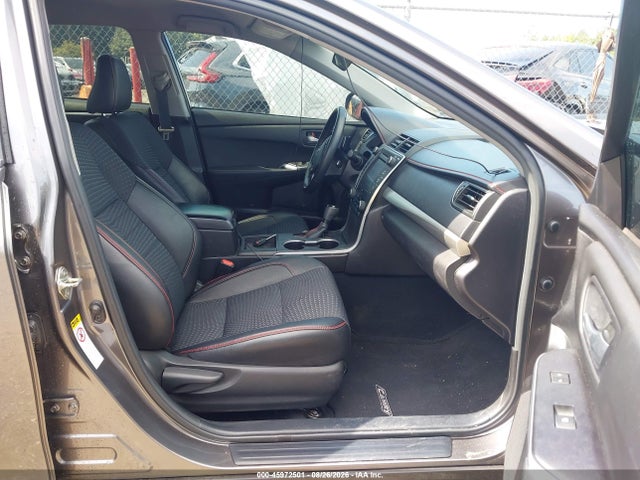 45972501 :رقم المزاد ، 4T1BF1FK0FU019411 vin ، 2015 Toyota Camry Se مزاد بيع