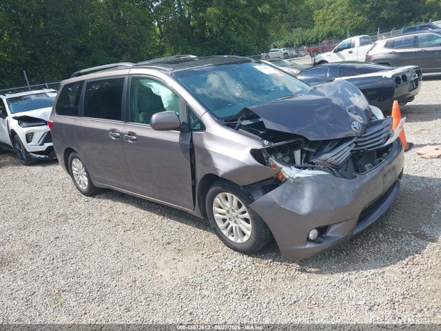 45972512 :رقم المزاد ، 5TDYK3DC2FS585480 vin ، 2015 Toyota Sienna Xle 8 Passenger مزاد بيع