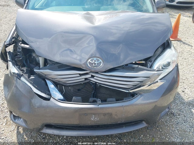 45972512 :رقم المزاد ، 5TDYK3DC2FS585480 vin ، 2015 Toyota Sienna Xle 8 Passenger مزاد بيع