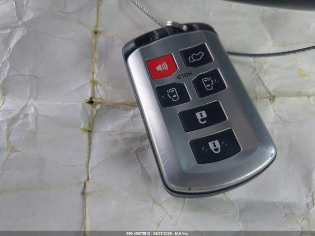45972512 :رقم المزاد ، 5TDYK3DC2FS585480 vin ، 2015 Toyota Sienna Xle 8 Passenger مزاد بيع