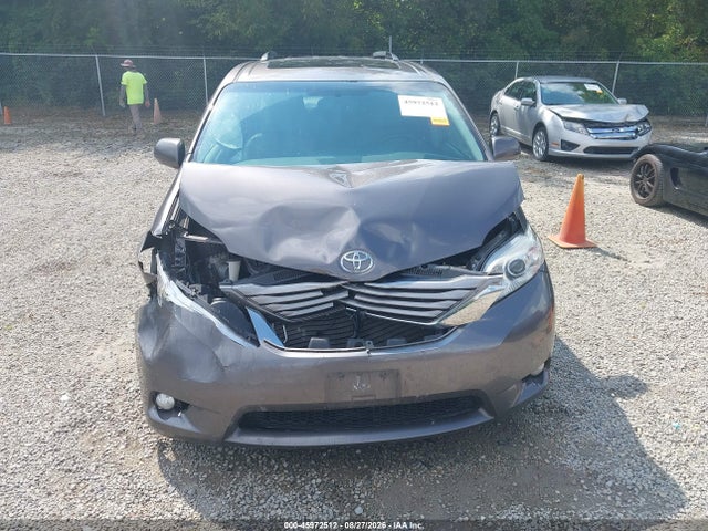 45972512 :رقم المزاد ، 5TDYK3DC2FS585480 vin ، 2015 Toyota Sienna Xle 8 Passenger مزاد بيع
