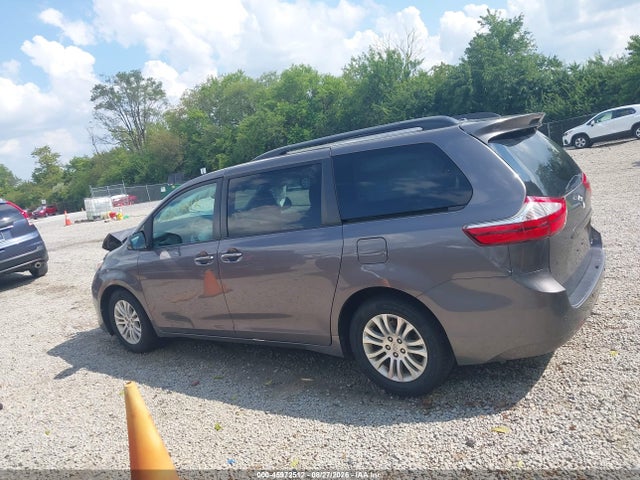 45972512 :رقم المزاد ، 5TDYK3DC2FS585480 vin ، 2015 Toyota Sienna Xle 8 Passenger مزاد بيع