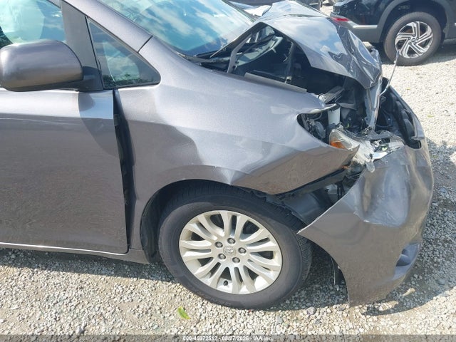 45972512 :رقم المزاد ، 5TDYK3DC2FS585480 vin ، 2015 Toyota Sienna Xle 8 Passenger مزاد بيع