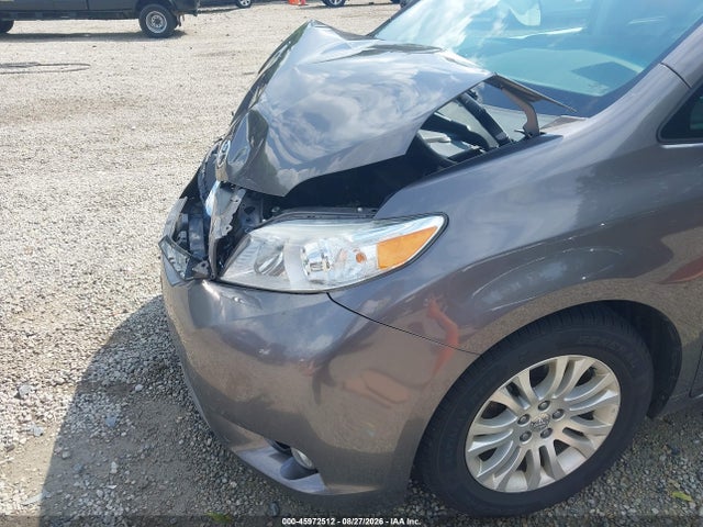 45972512 :رقم المزاد ، 5TDYK3DC2FS585480 vin ، 2015 Toyota Sienna Xle 8 Passenger مزاد بيع