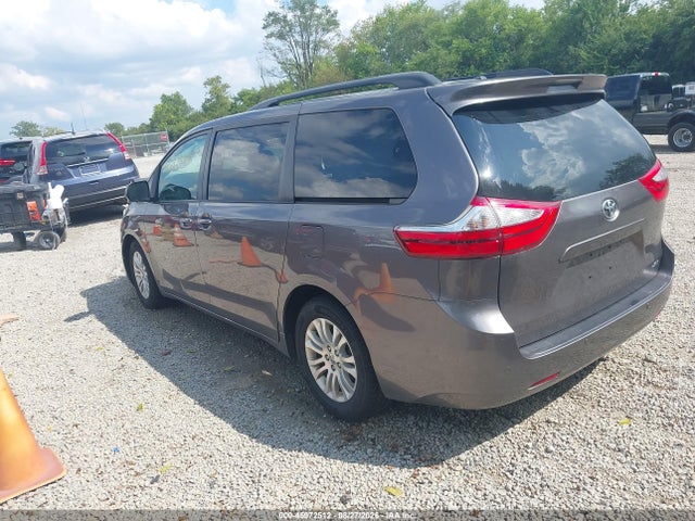 45972512 :رقم المزاد ، 5TDYK3DC2FS585480 vin ، 2015 Toyota Sienna Xle 8 Passenger مزاد بيع