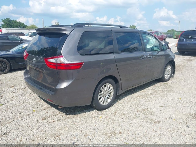 45972512 :رقم المزاد ، 5TDYK3DC2FS585480 vin ، 2015 Toyota Sienna Xle 8 Passenger مزاد بيع
