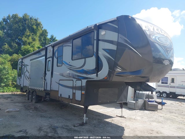 45972820 :رقم المزاد ، 5SFCG443XFE287683 vin ، 2015 Heartland 4200 Cyclone مزاد بيع