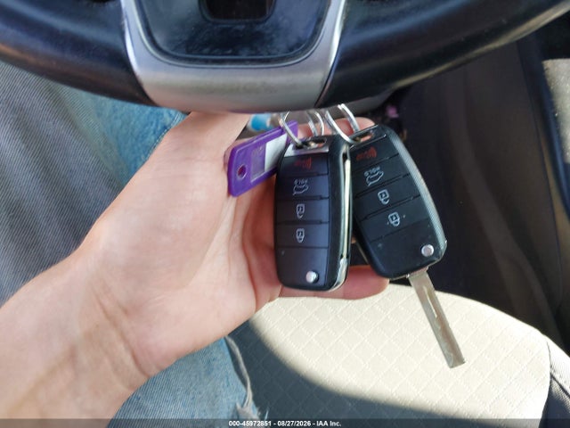 45972851 :رقم المزاد ، 5XYPG4A36HG249077 vin ، 2017 Kia Sorento 2.4l Lx مزاد بيع