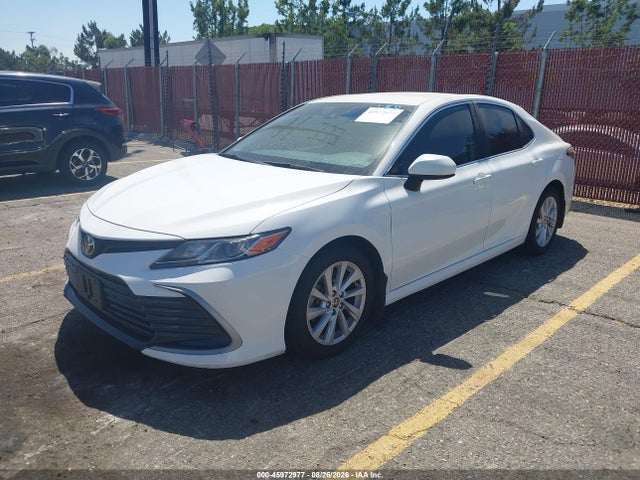 Toyota CAMRY LE 2022 4T1C11AKXNU632936 Image 2
