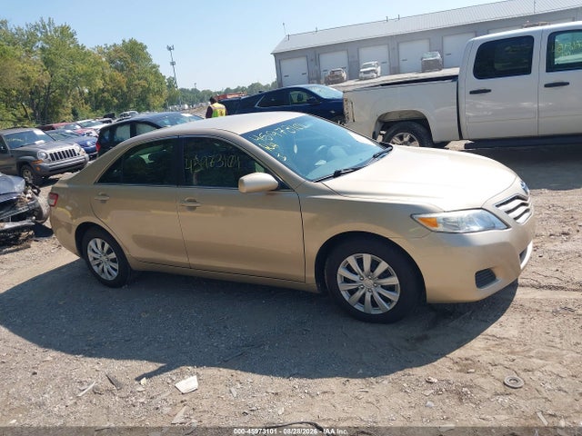 45973101 :رقم المزاد ، 4T1BF3EK0BU686518 vin ، 2011 Toyota Camry Le مزاد بيع