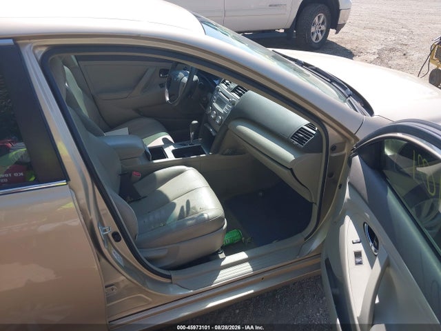 45973101 :رقم المزاد ، 4T1BF3EK0BU686518 vin ، 2011 Toyota Camry Le مزاد بيع