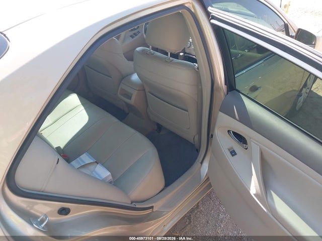 45973101 :رقم المزاد ، 4T1BF3EK0BU686518 vin ، 2011 Toyota Camry Le مزاد بيع