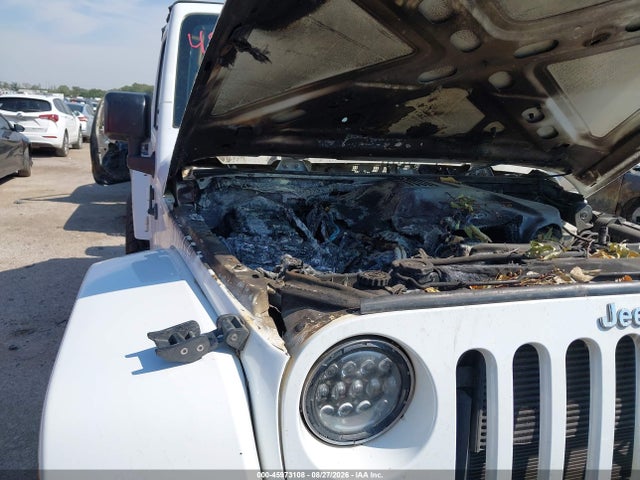 2015 Jeep Wrangler Unlimited Sahara მანქანა იყიდება აუქციონზე, vin: 1C4BJWEGXFL657393, აუქციონის ნომერი: 45973108