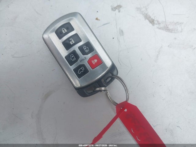 5TDYK3DC0FS598194 Toyota Sienna Xle 8 Passenger