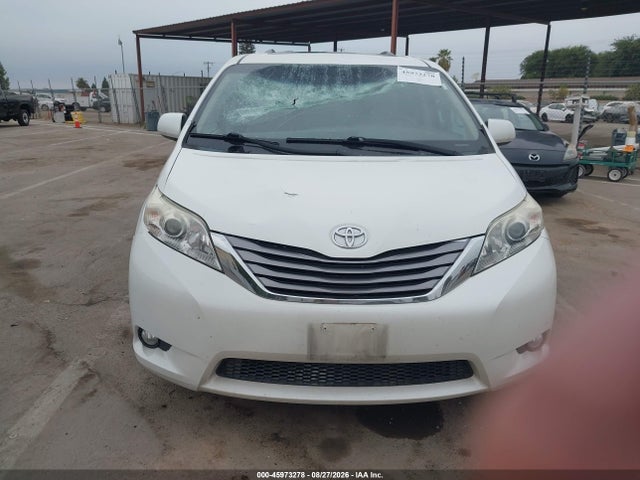 5TDYK3DC0FS598194 Toyota Sienna Xle 8 Passenger