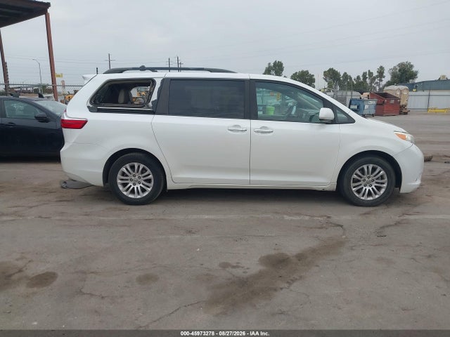 5TDYK3DC0FS598194 Toyota Sienna Xle 8 Passenger