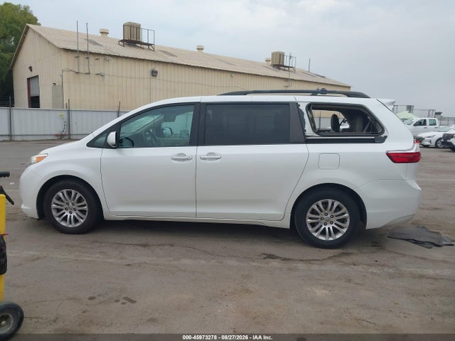 5TDYK3DC0FS598194 Toyota Sienna Xle 8 Passenger