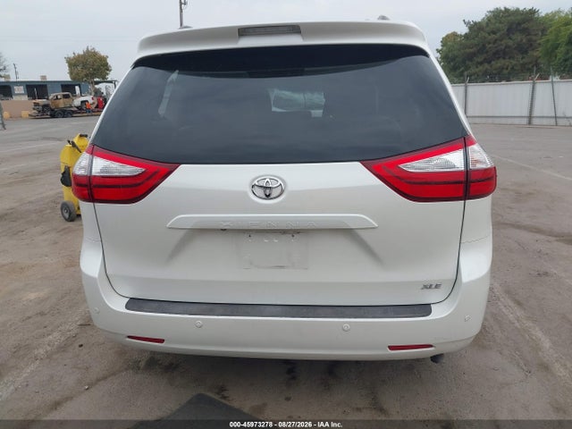 5TDYK3DC0FS598194 Toyota Sienna Xle 8 Passenger