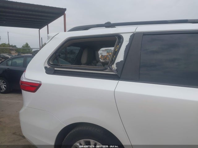 5TDYK3DC0FS598194 Toyota Sienna Xle 8 Passenger