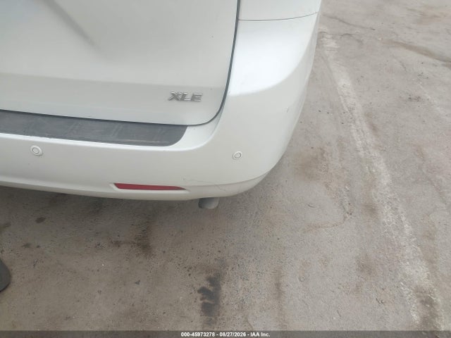 5TDYK3DC0FS598194 Toyota Sienna Xle 8 Passenger