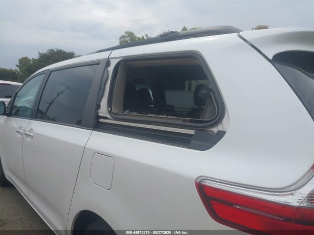 5TDYK3DC0FS598194 Toyota Sienna Xle 8 Passenger