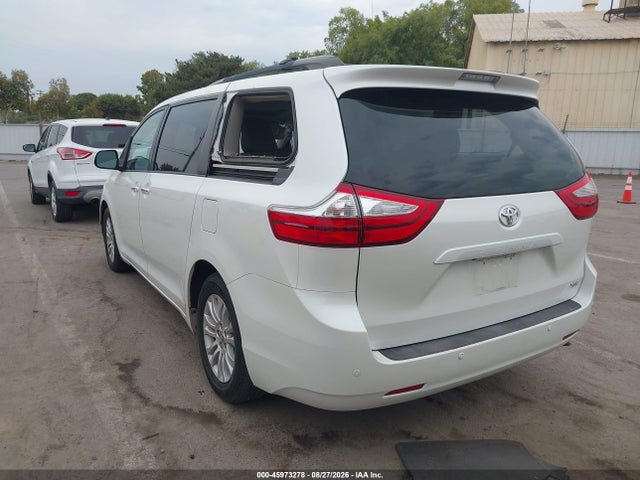 5TDYK3DC0FS598194 Toyota Sienna Xle 8 Passenger