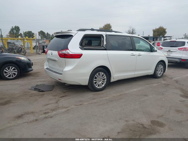 5TDYK3DC0FS598194 Toyota Sienna Xle 8 Passenger