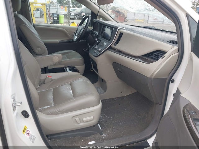5TDYK3DC0FS598194 Toyota Sienna Xle 8 Passenger
