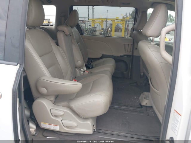5TDYK3DC0FS598194 Toyota Sienna Xle 8 Passenger