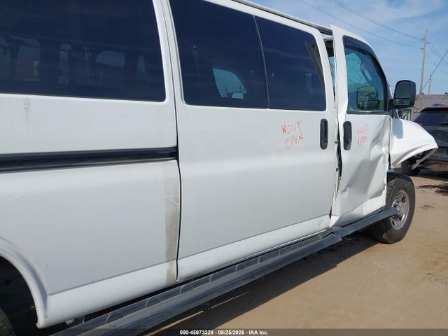 Продажа на аукционе авто 2020 Chevrolet Express Passenger Rwd 3500 Extended Wheelbase Lt, vin: 1GAZGPFGXL1116684, номер лота: 45973328