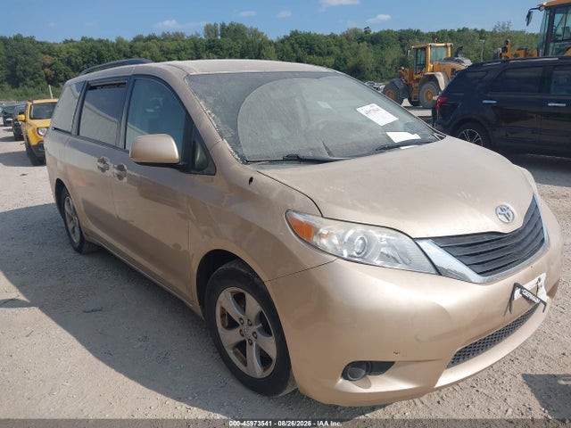 45973541 :رقم المزاد ، 5TDKK3DCXBS023987 vin ، 2011 Toyota Sienna Le V6 مزاد بيع