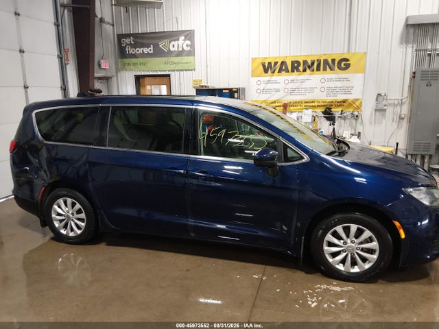 45973552 :رقم المزاد ، 2C4RC1DG9HR517794 vin ، 2017 Chrysler Pacifica Touring مزاد بيع