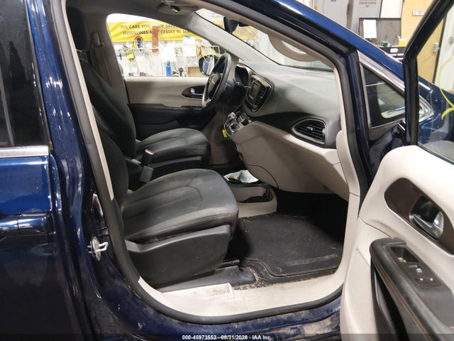 45973552 :رقم المزاد ، 2C4RC1DG9HR517794 vin ، 2017 Chrysler Pacifica Touring مزاد بيع